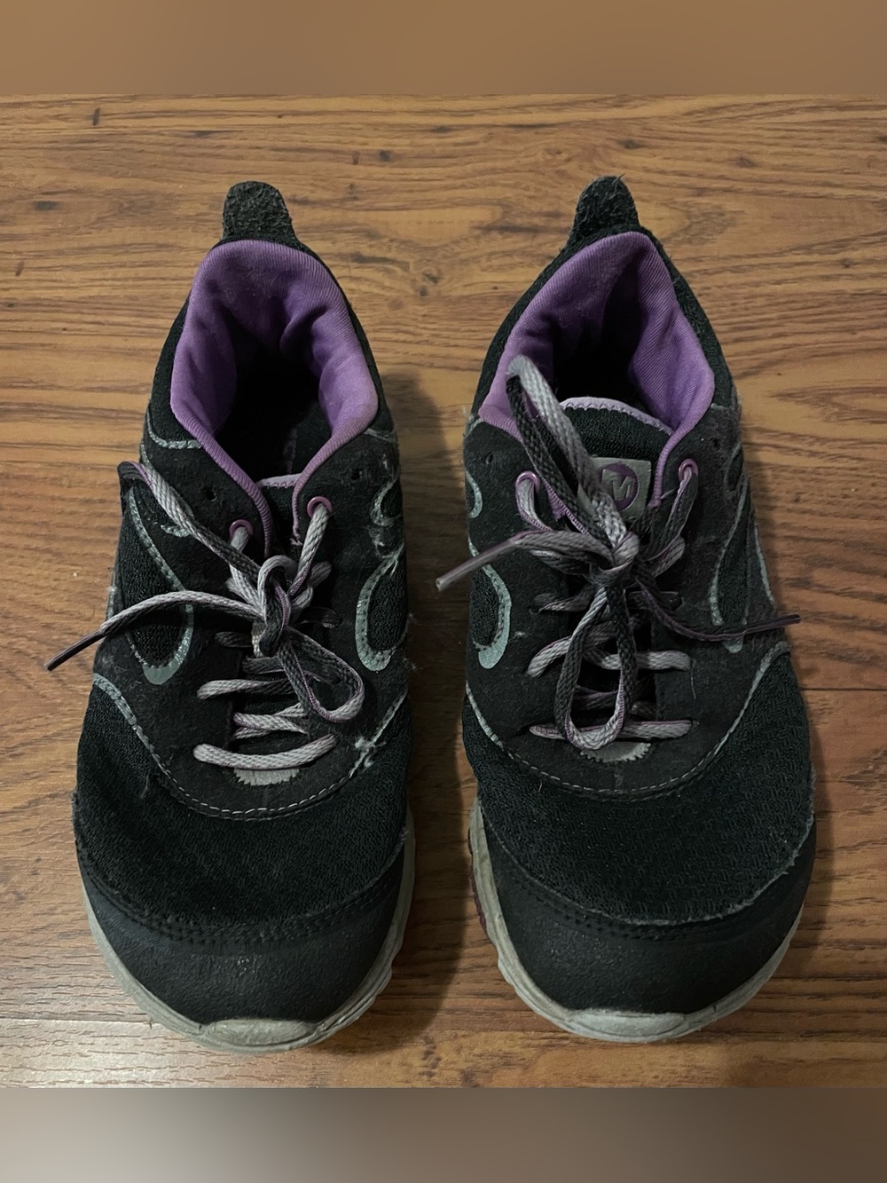 Merrill Arc Lightweight Women’s Black and Purple Athletic Sneakers